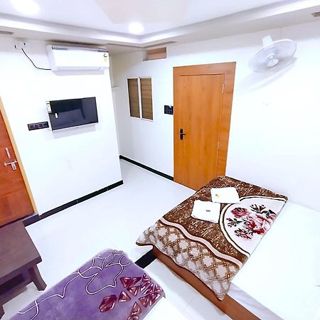 Hotel Shreem Ujjain Esterno foto