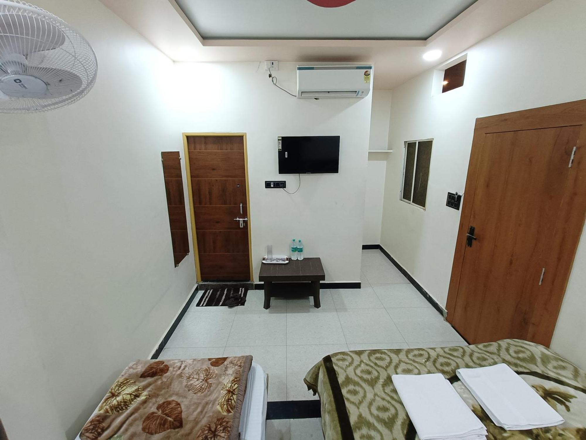 Hotel Shreem Ujjain Esterno foto