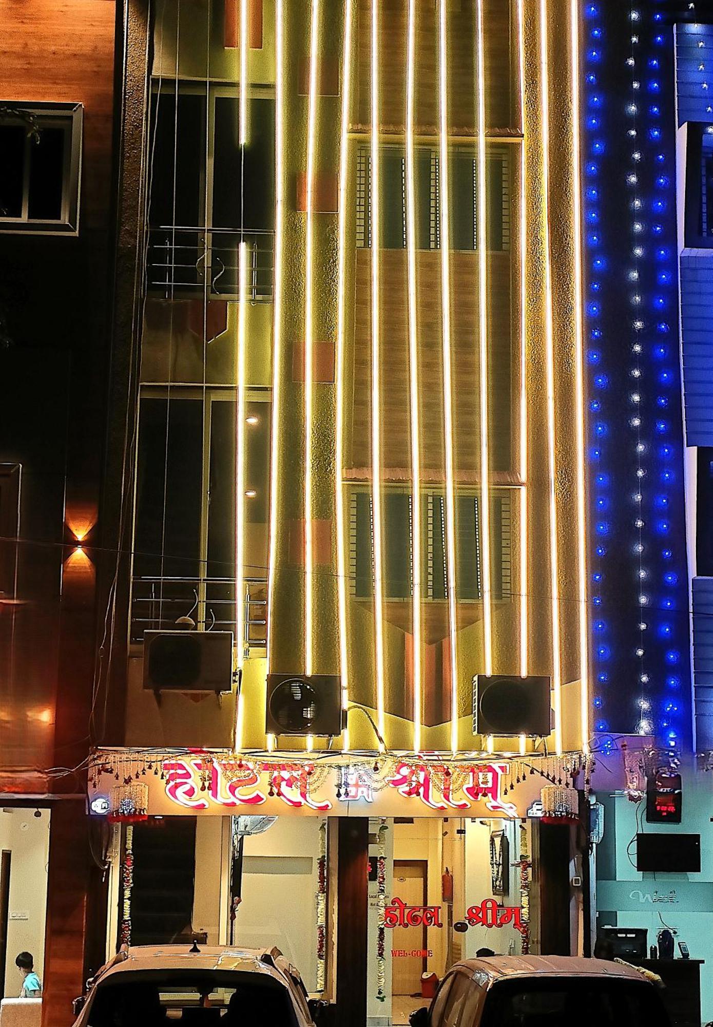 Hotel Shreem Ujjain Esterno foto