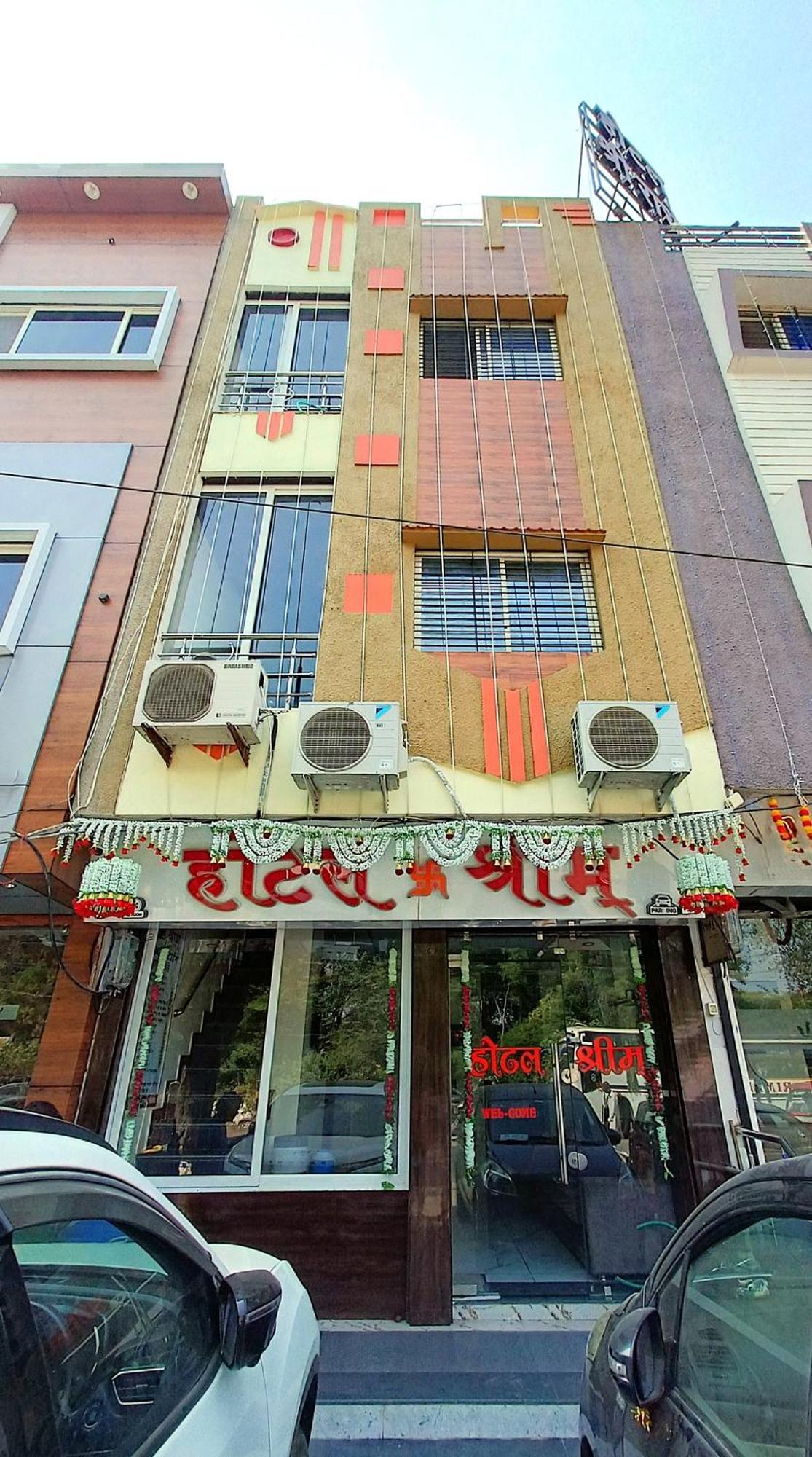 Hotel Shreem Ujjain Esterno foto