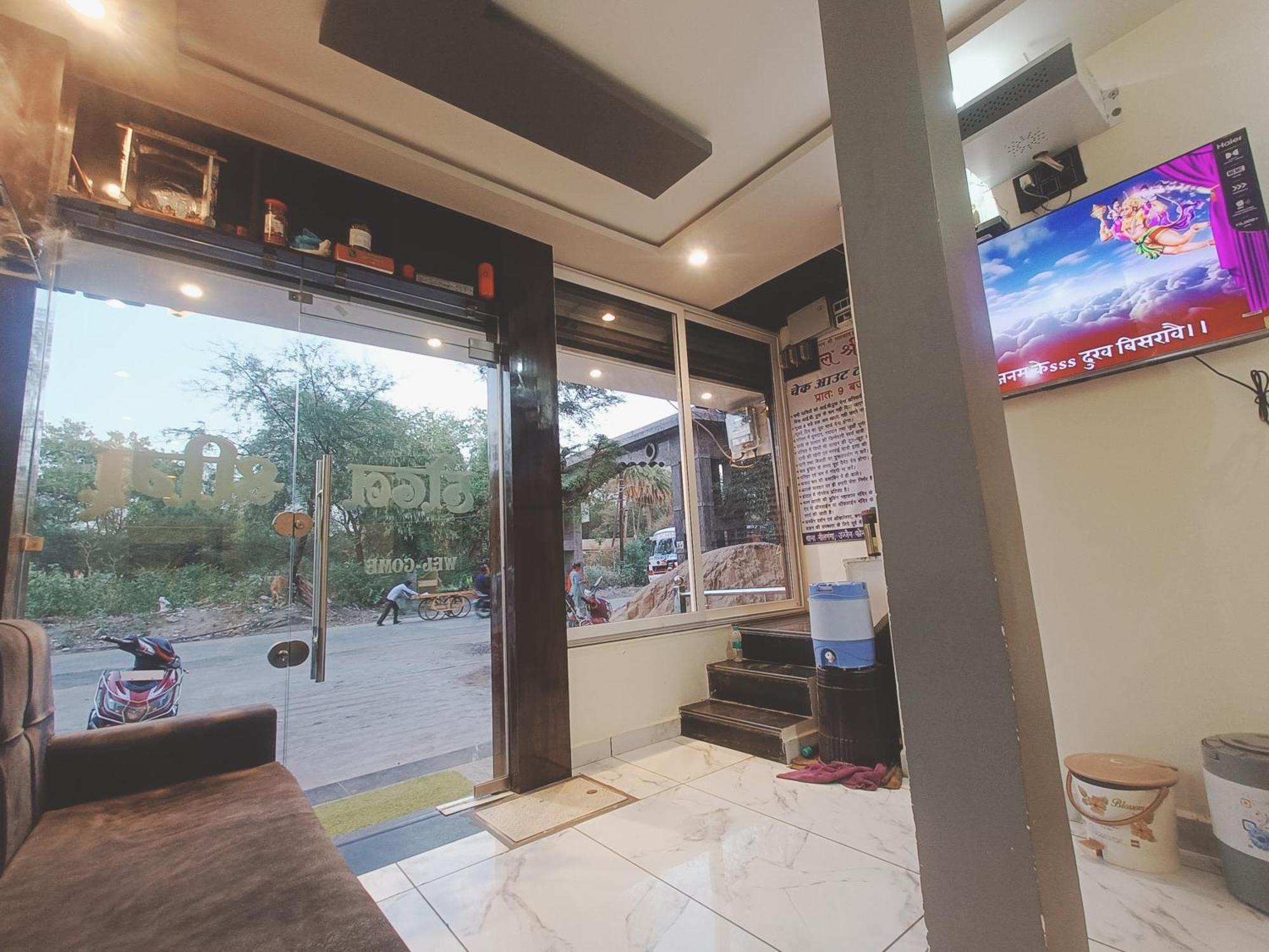 Hotel Shreem Ujjain Esterno foto