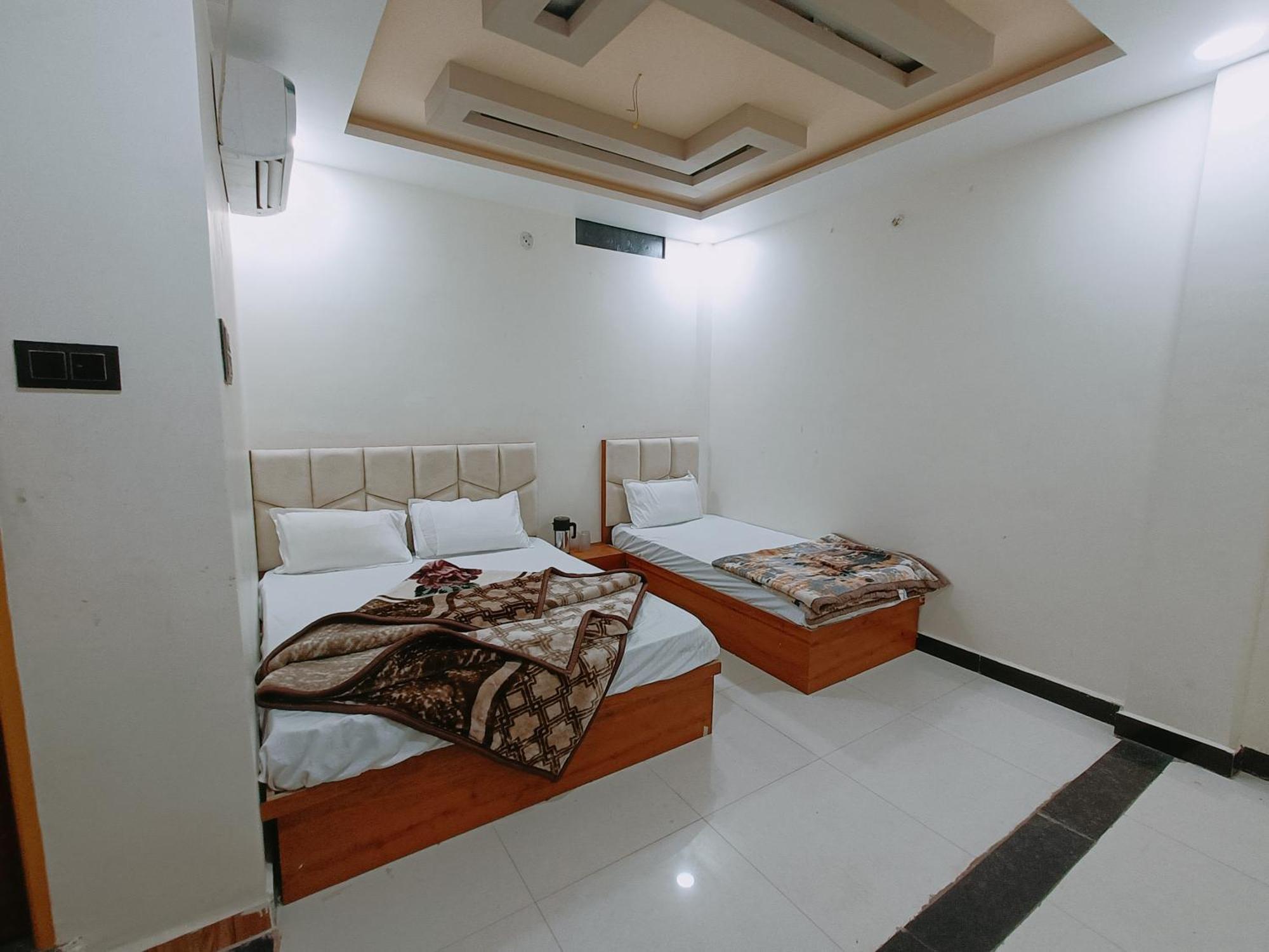 Hotel Shreem Ujjain Esterno foto