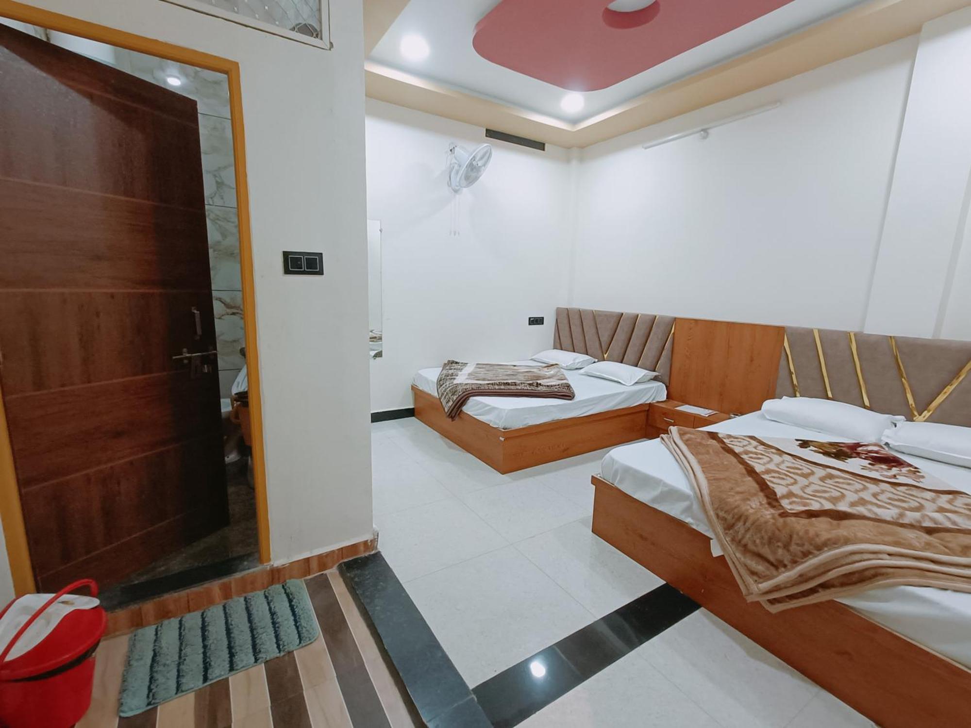 Hotel Shreem Ujjain Esterno foto