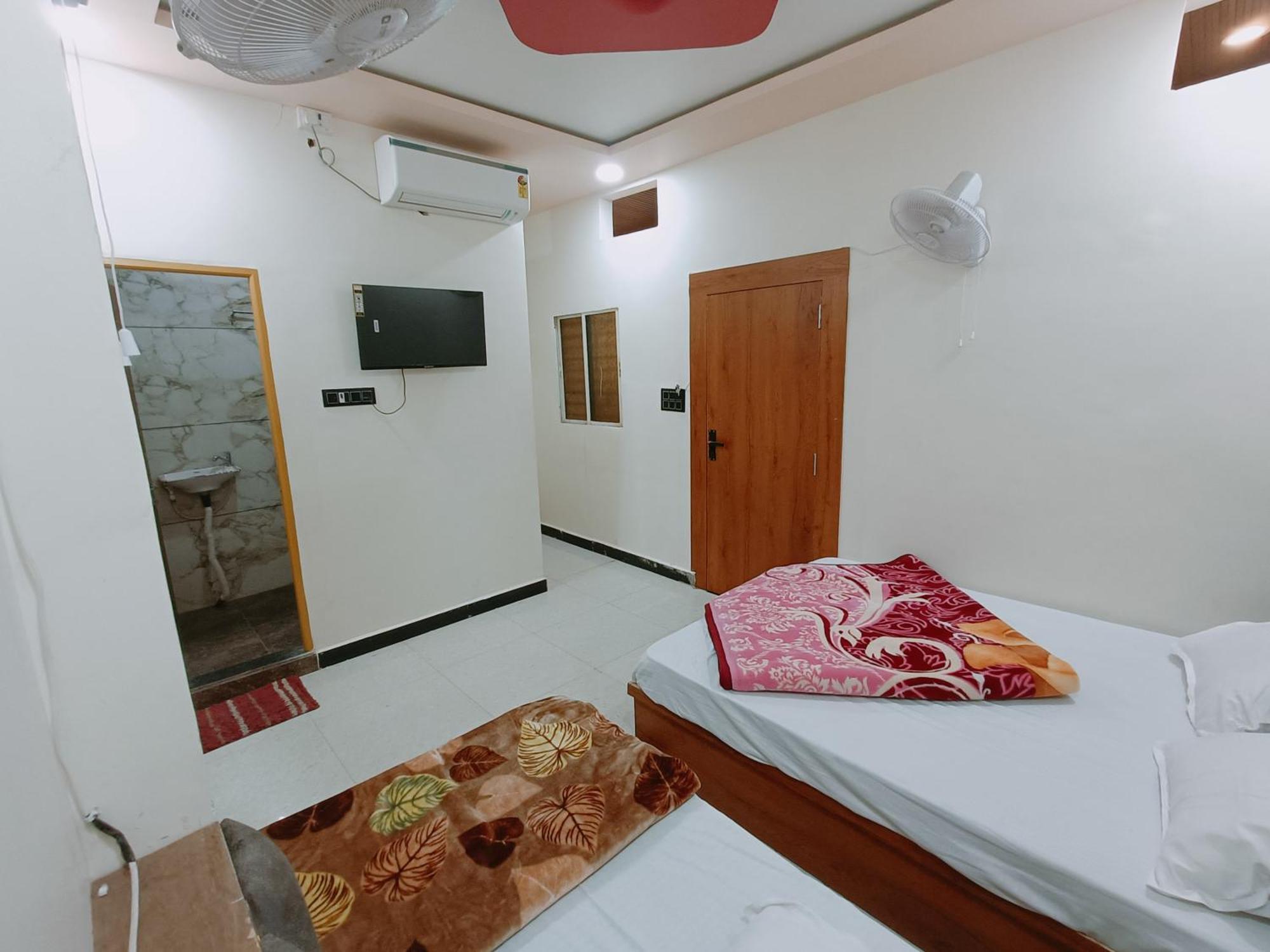 Hotel Shreem Ujjain Esterno foto