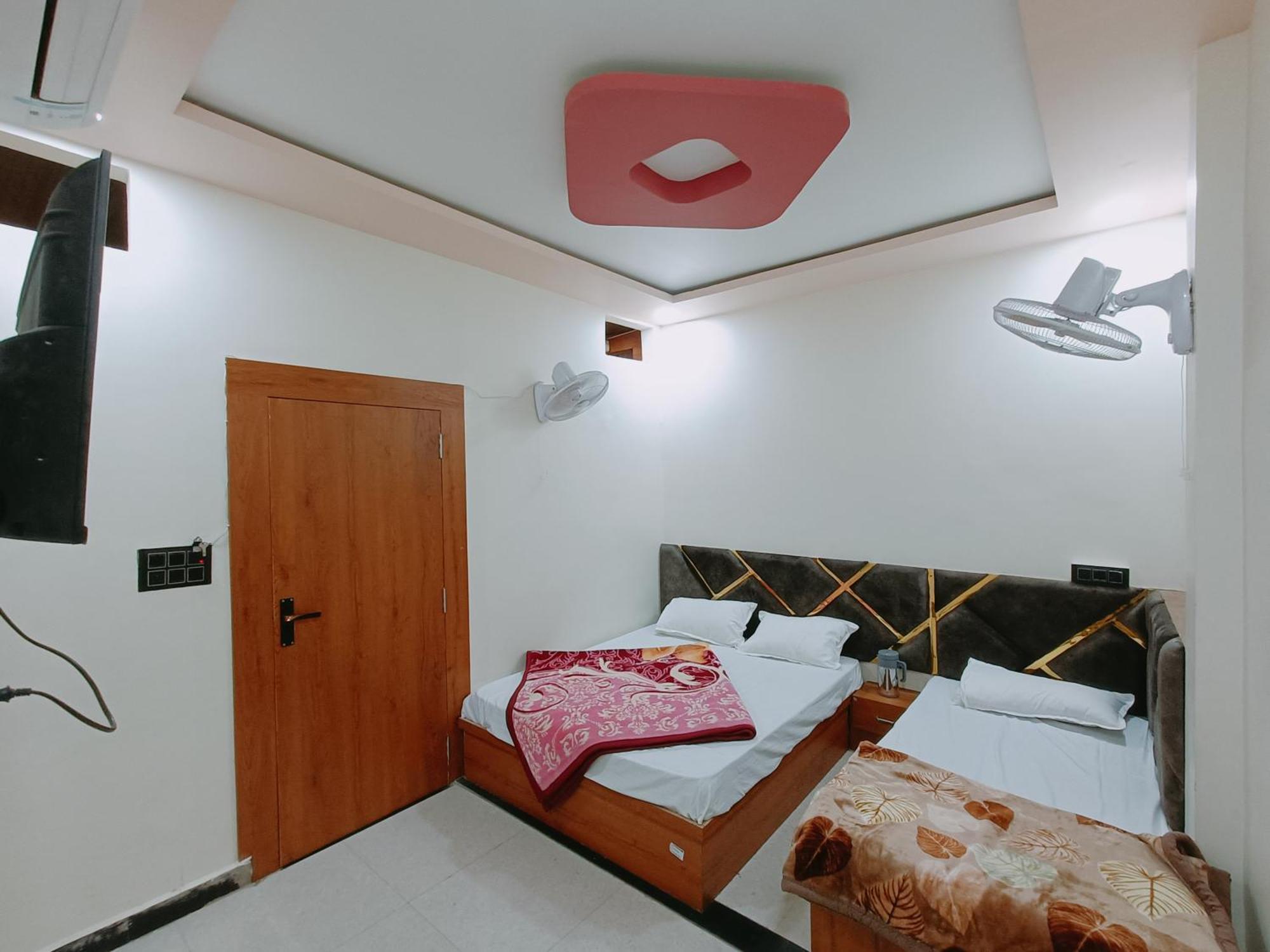 Hotel Shreem Ujjain Esterno foto
