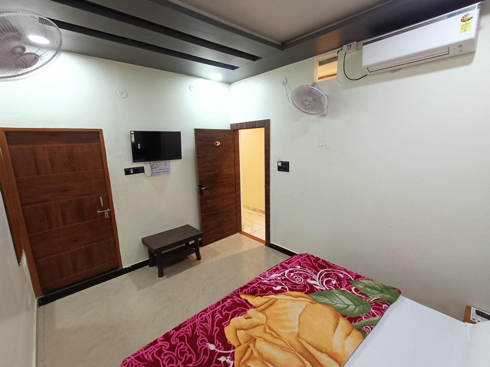 Hotel Shreem Ujjain Esterno foto