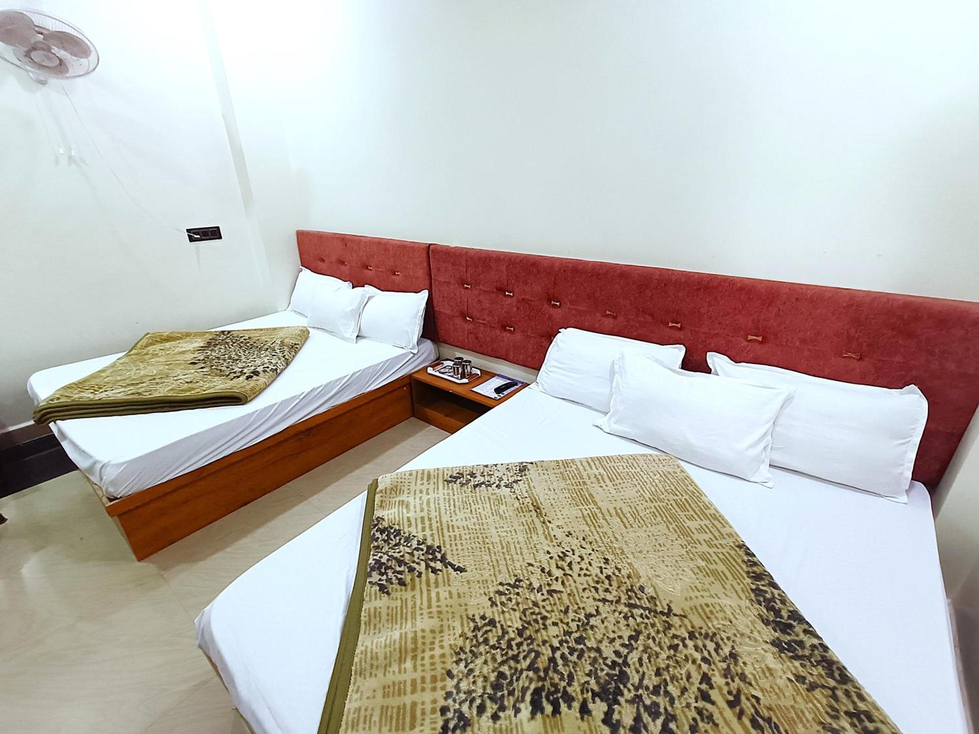 Hotel Shreem Ujjain Esterno foto