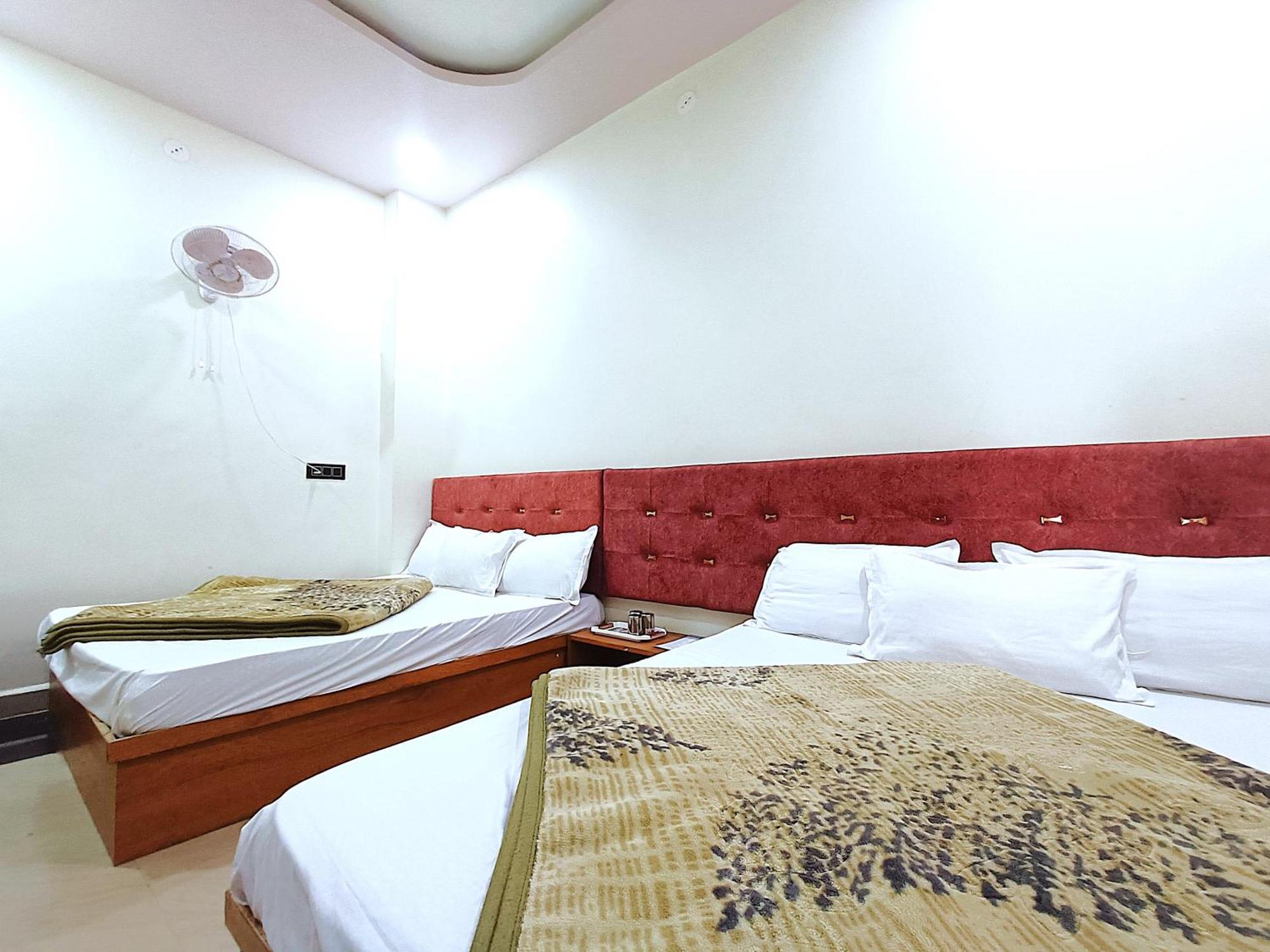 Hotel Shreem Ujjain Esterno foto
