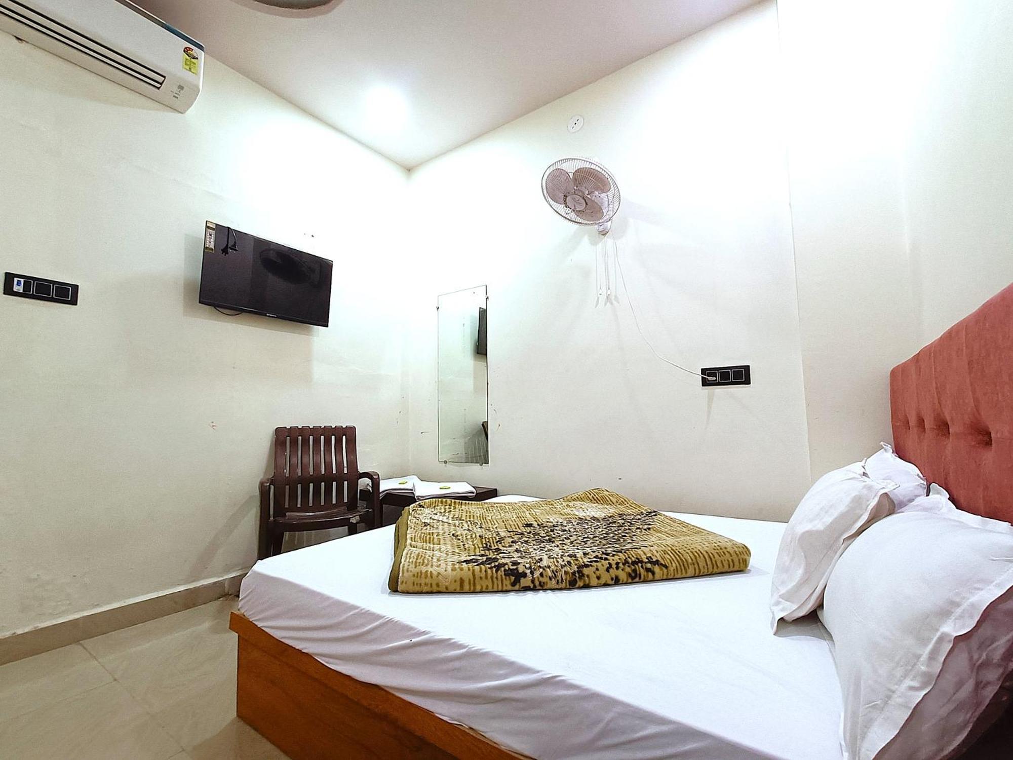 Hotel Shreem Ujjain Esterno foto