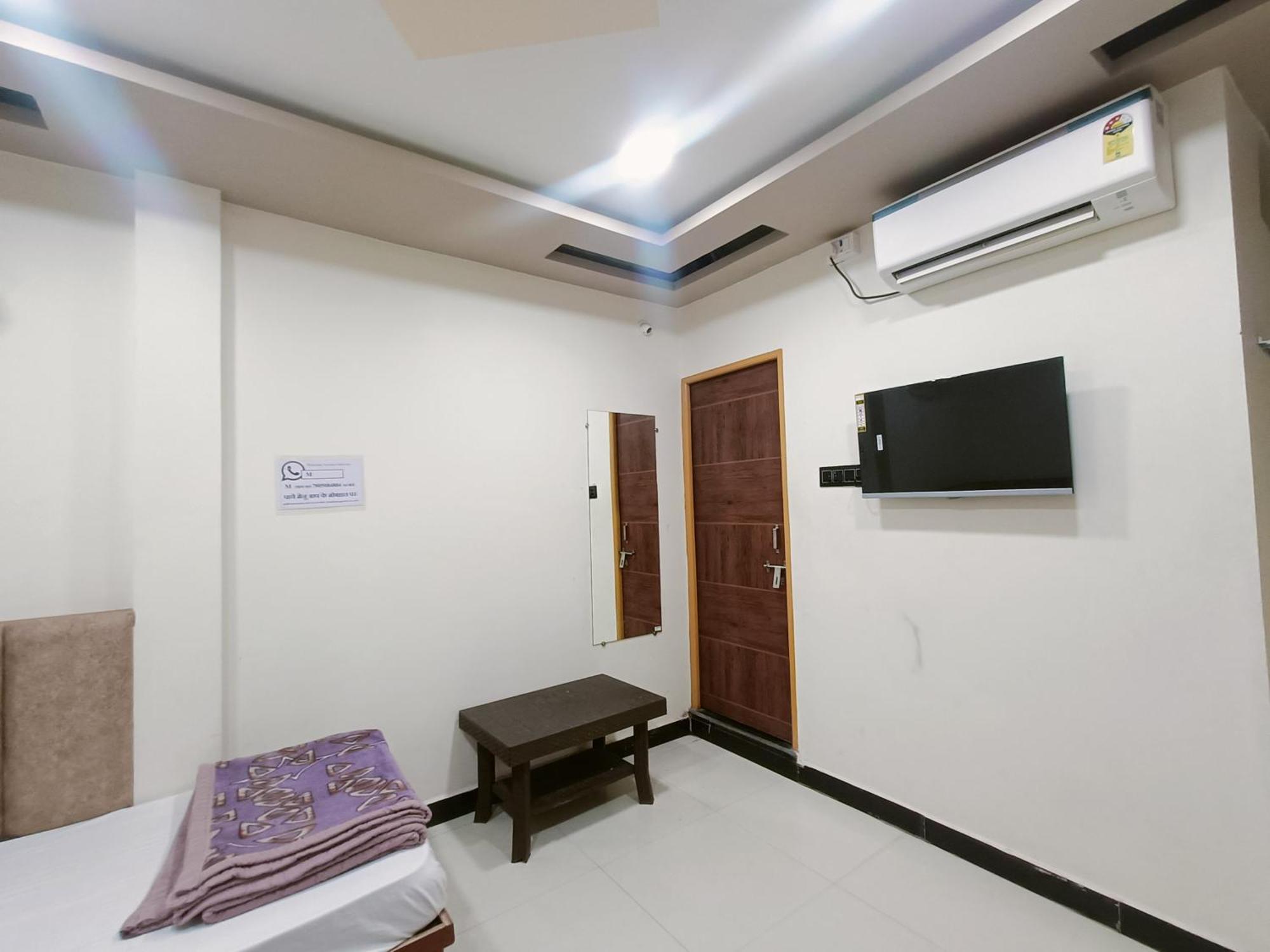 Hotel Shreem Ujjain Esterno foto