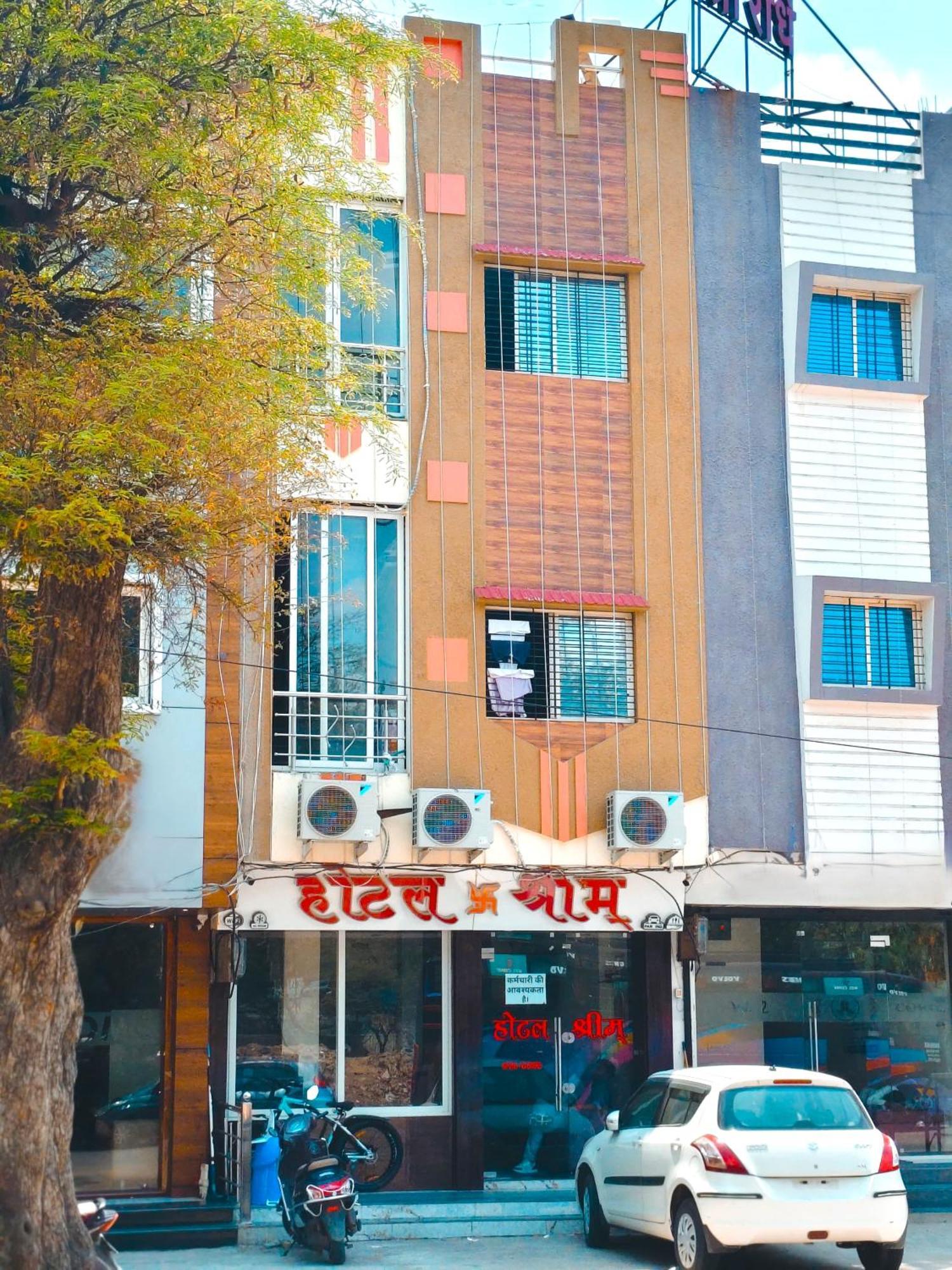 Hotel Shreem Ujjain Esterno foto