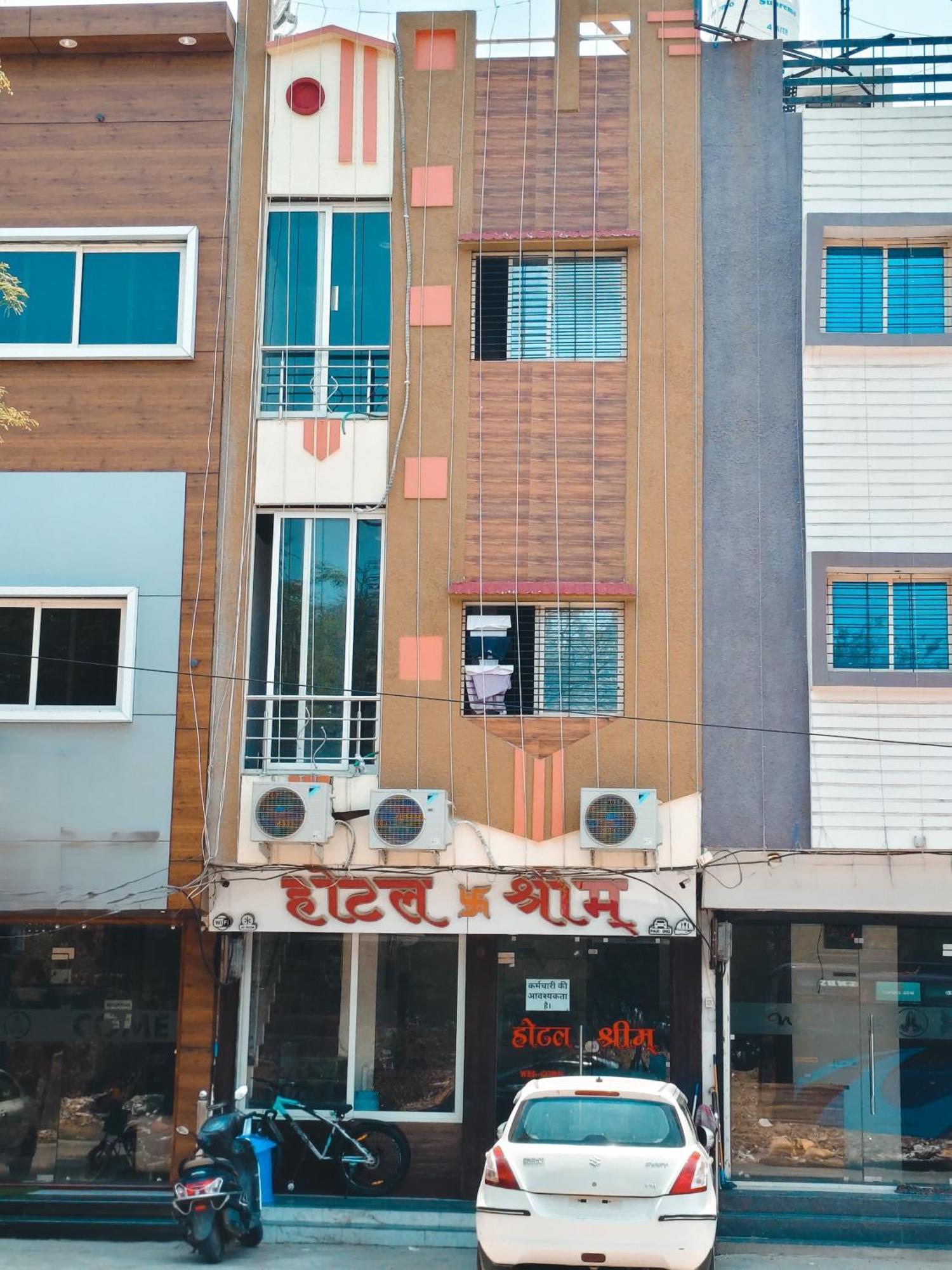 Hotel Shreem Ujjain Esterno foto